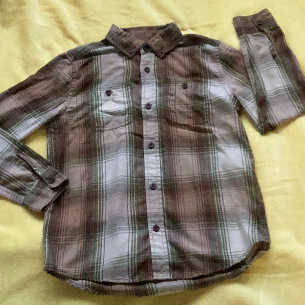🏈 Place Long Sleeve Brown and Green Button Down Shirt.